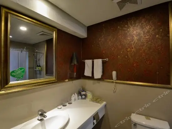 Longquan Nanguo Garden Hotel 
