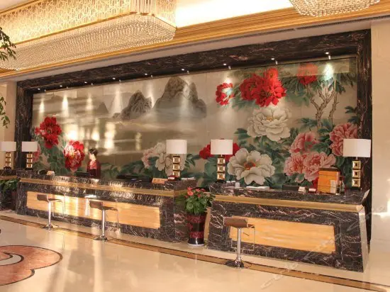 Royal Jingshan Mountain Hot Spring Hotel 