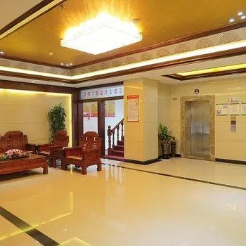 Yiyang Hotel Ruili 