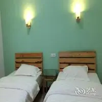 Yifan International Youth Hostel 