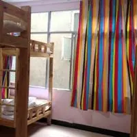 Yifan International Youth Hostel 