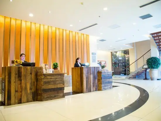 Huidong Business Hotel 