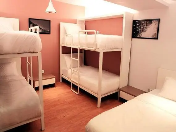 30th Corner Boutique Hostel 