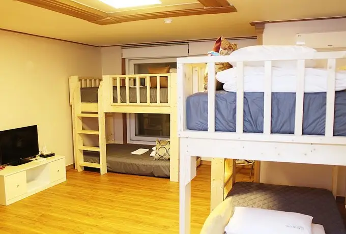 HY Choi Hostel Jeju 