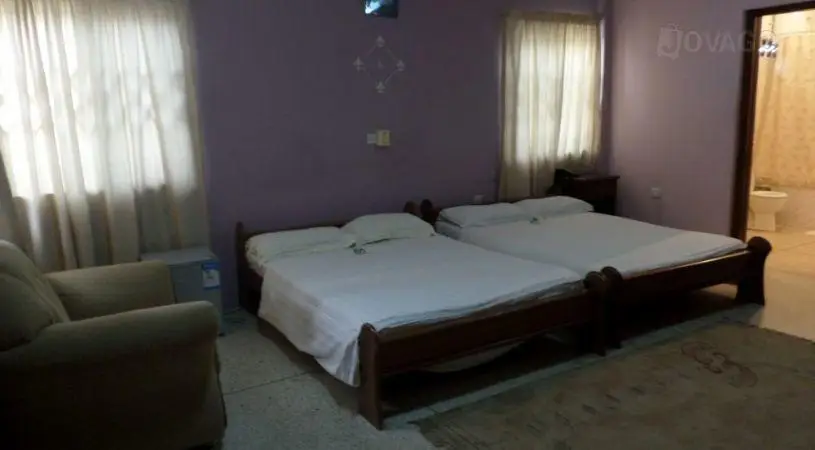 East Airport Guest House 