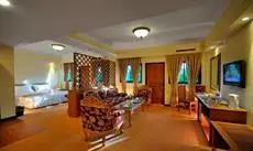 Royal Golden View Hotel 