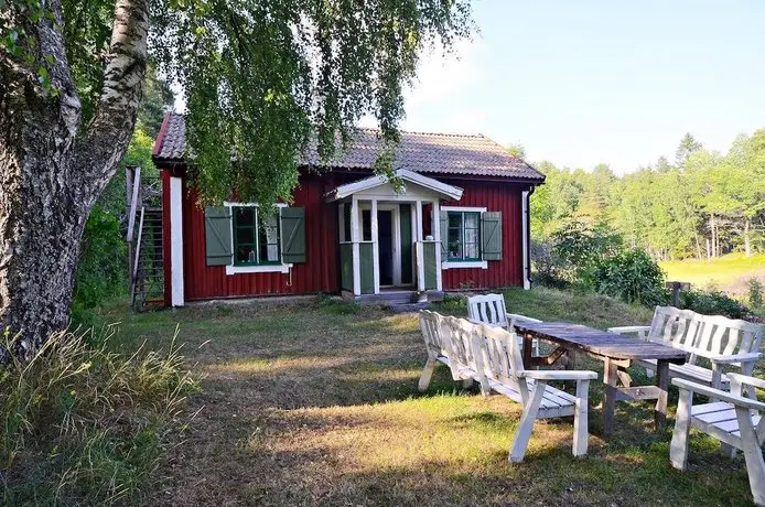 Aggaron Island Hostel & Cottages 