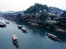 Fenghuang Populus Diversifolia Diaojiao Hostel 