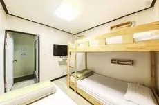 Fully Hong Hostel 