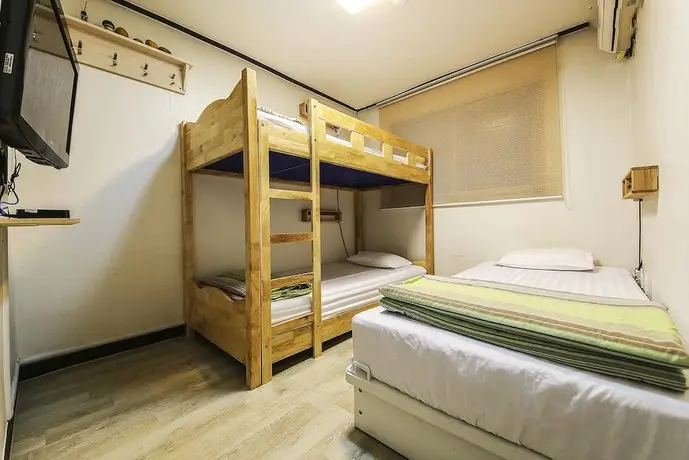 Fully Hong Hostel 