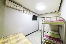 Fully Hong Hostel 