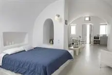 Liakada Oia Suites 