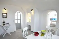 Liakada Oia Suites 