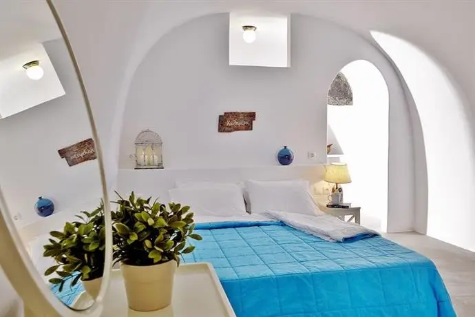 Liakada Oia Suites 