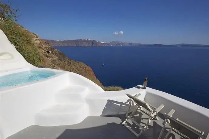 Liakada Oia Suites 