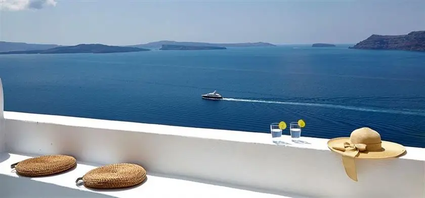 Liakada Oia Suites 