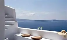 Liakada Oia Suites 