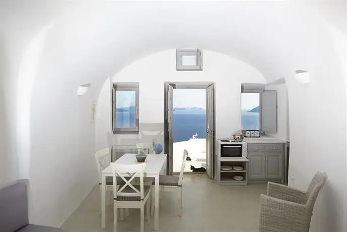 Liakada Oia Suites 