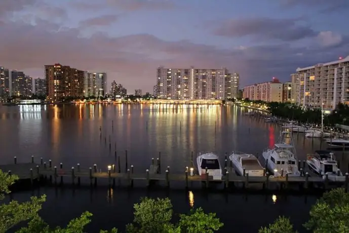 Luxury Apartments At Intracoastal 