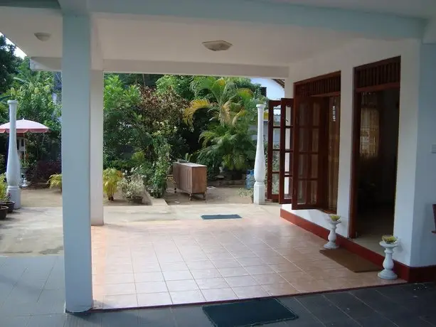 Homestay - White Villa Bentota