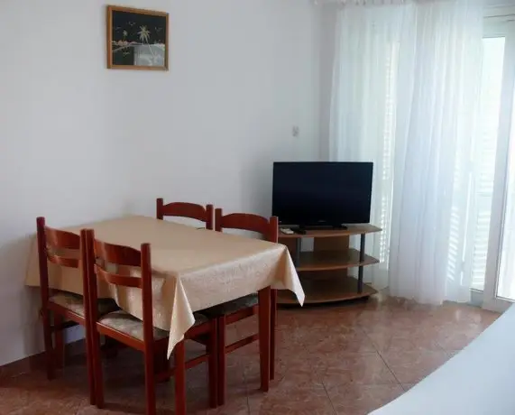 Apartments Sime Brodarica