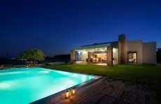 Cristelia Luxury Sea Front & Pool Villa 