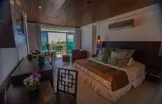 Iguana Crossing Boutique Hotel 