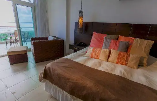 Iguana Crossing Boutique Hotel 