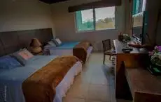 Iguana Crossing Boutique Hotel 