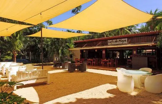 Cafe de Playa beach front suites