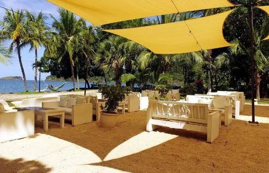 Cafe de Playa beach front suites 