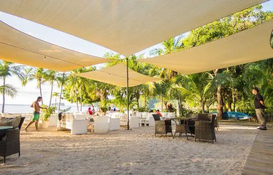 Cafe de Playa beach front suites 