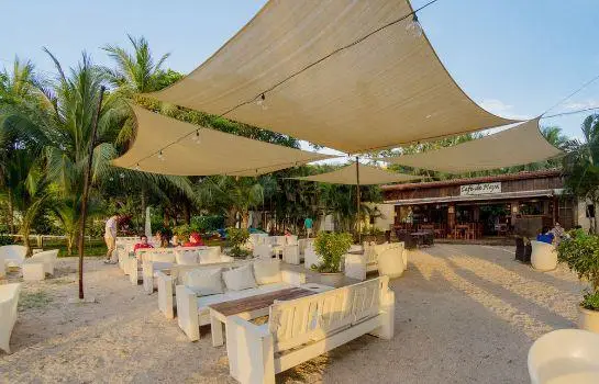 Cafe de Playa beach front suites 