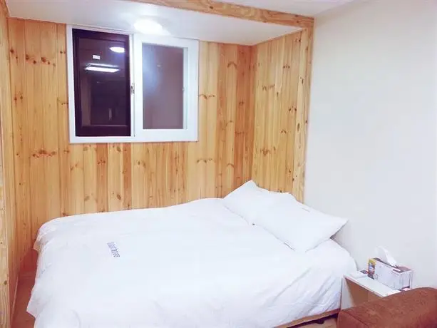 IU Guest House Myeongdong 