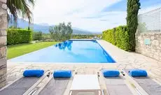 Cretan Mansion with Heated Swimming Pool 