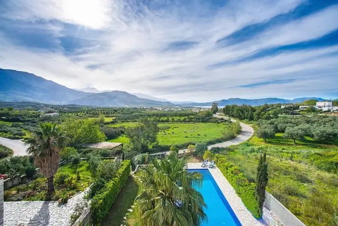 Cretan Mansion with Heated Swimming Pool 