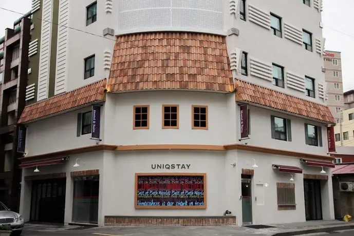 Uniqstay Hostel and Suite