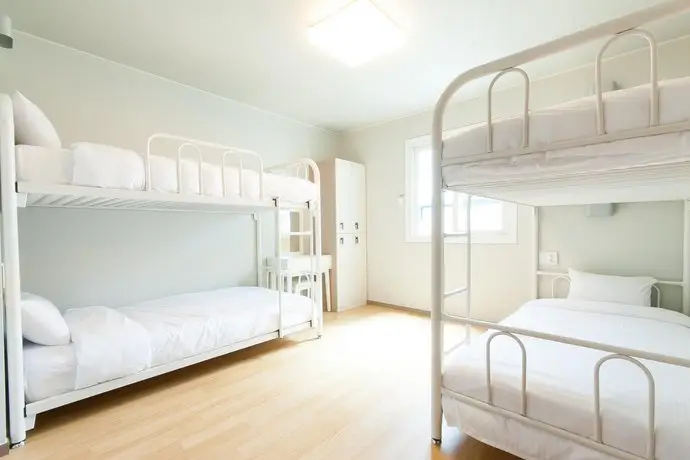 Uniqstay Hostel and Suite 