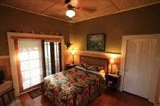 Hilo Bay Hale Bed and Breakfast 