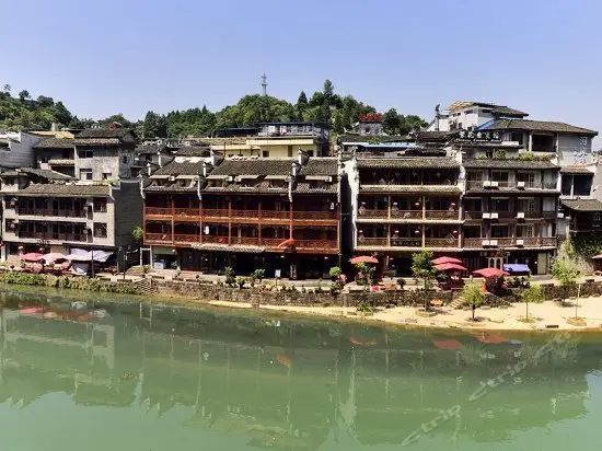 Fengxiang Jiangbianlou Inn