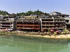 Fengxiang Jiangbianlou Inn 