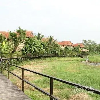 Bulongsai Hotel & Resort 