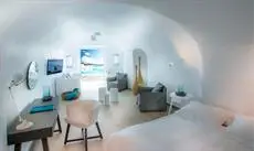 Santorini Secret Suites & Spa 