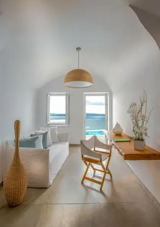 Santorini Secret Suites & Spa 