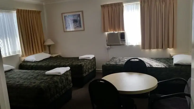 Earls Court Motel & Apartments