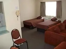 Earls Court Motel & Apartments 