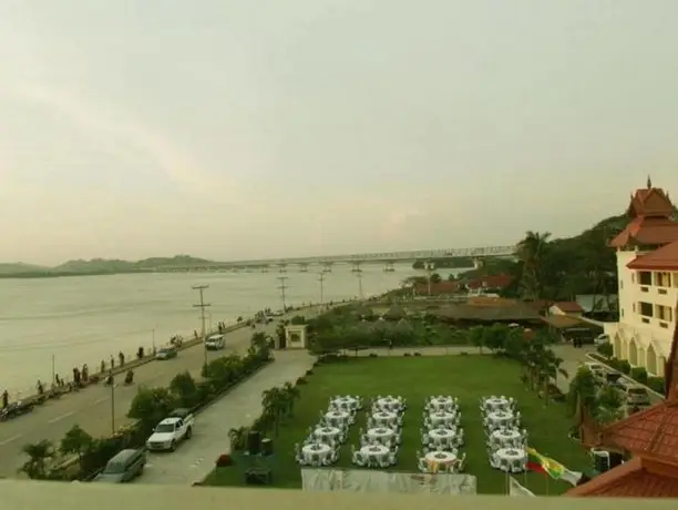 Mawlamyaing Strand Hotel