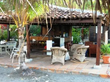 Hostal Los Cocos Surf School 