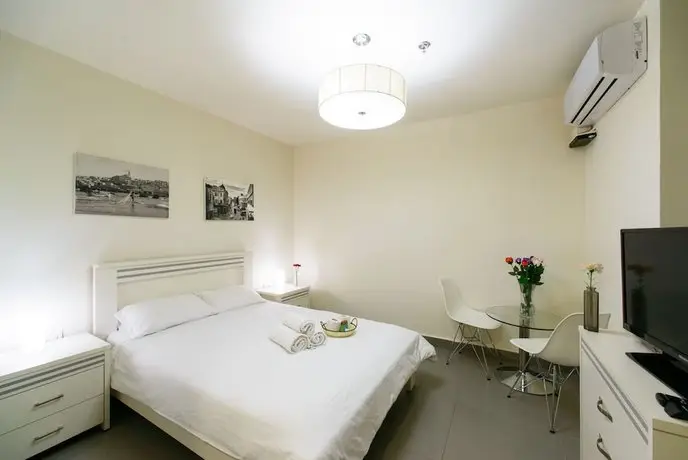 Dizengoff Inn Apartments 