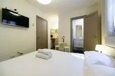 Dizengoff Inn Apartments 